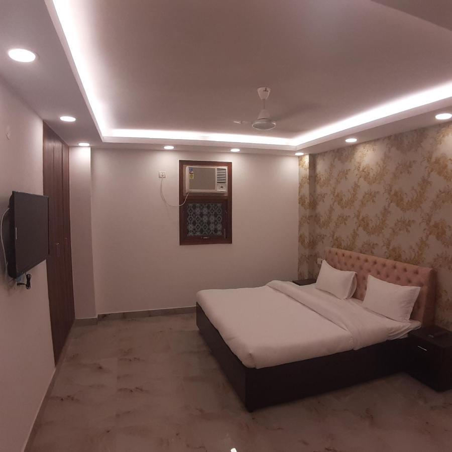 Triom Hotel Delhi  Buitenkant foto