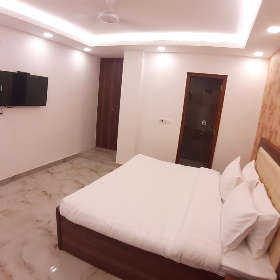 Triom Hotel Delhi  Buitenkant foto