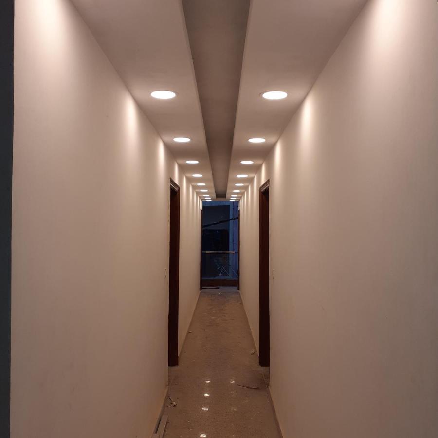 Triom Hotel Delhi  Buitenkant foto