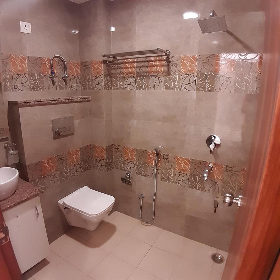 Triom Hotel Delhi  Buitenkant foto