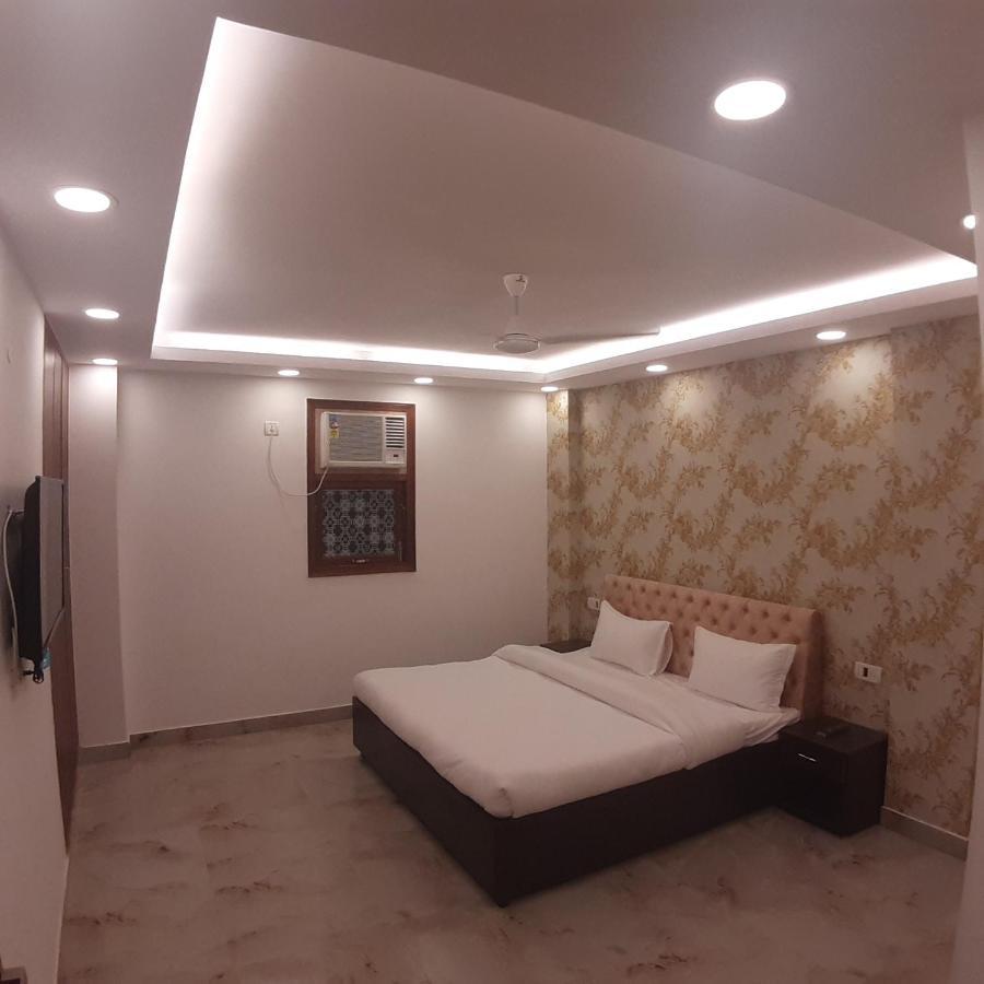 Triom Hotel Delhi  Buitenkant foto