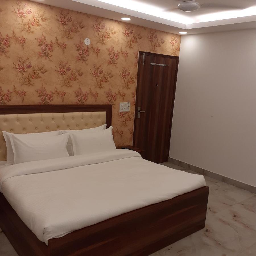 Triom Hotel Delhi  Buitenkant foto